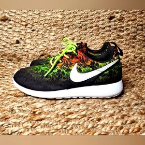 Nike Roshe Run Floral Palm Tree Print Rasta Size 7Y Boys Shoes 677782-800 Rare!